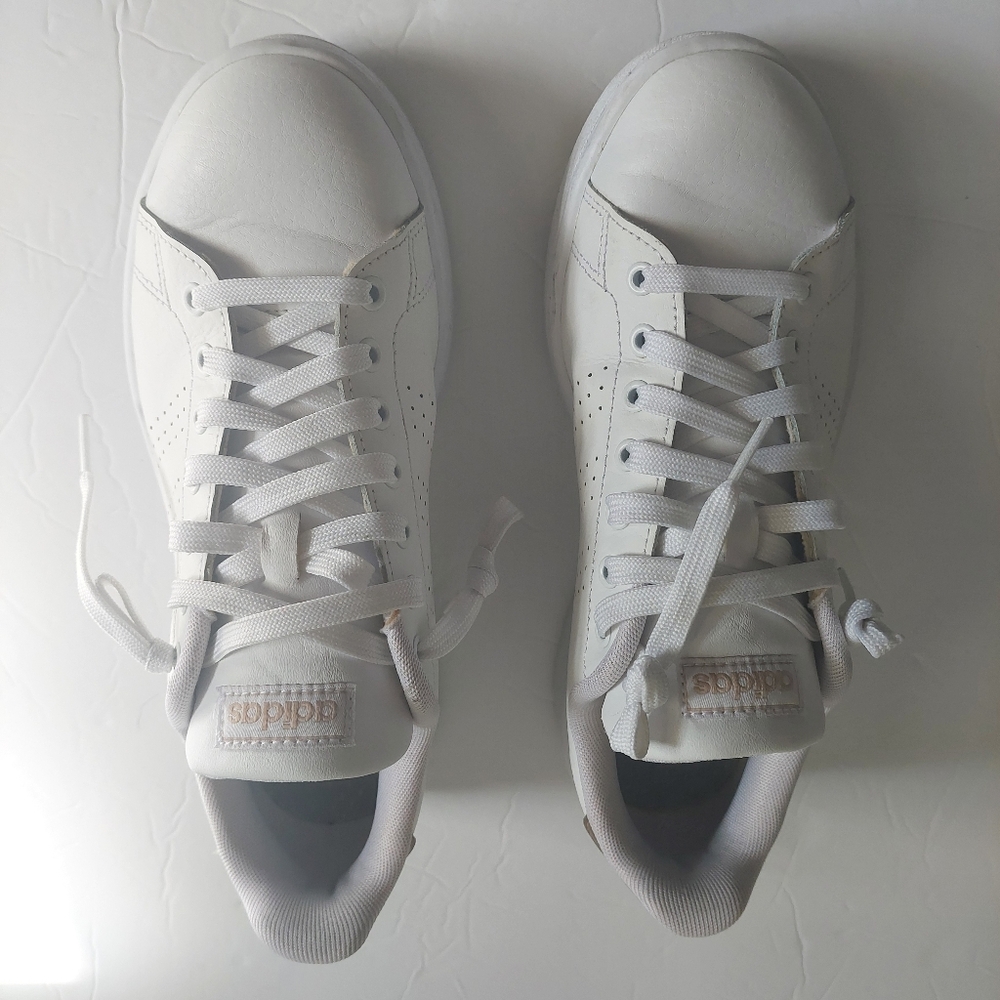 Adidas Sneakers 8 cloud white w/gold classic style